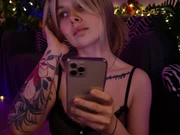 Gwenhilton Chaturbate stream image from February 21, 2025