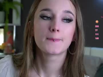 Maycurve Chaturbate stream image from February 21, 2025