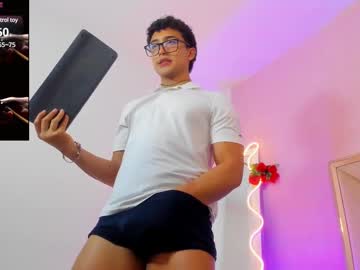 Pipe_Tay Chaturbate stream image from February 21, 2025