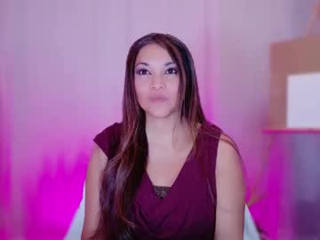 Divinelynn Chaturbate stream image from February 21, 2025