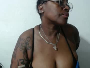 Loretybighot Chaturbate stream image from February 21, 2025