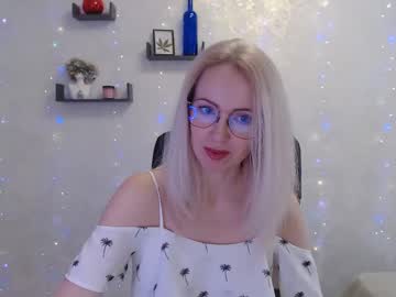 Luckcristal Chaturbate stream image from February 21, 2025