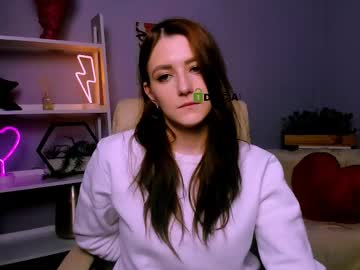 Bella_Roze Chaturbate stream image from February 21, 2025