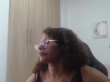 Smilet_Milf Chaturbate stream image from February 21, 2025