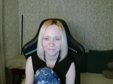 Angelcarly32 Chaturbate stream image from February 21, 2025