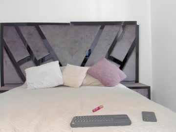 Laurensnow1_ Chaturbate stream image from February 21, 2025