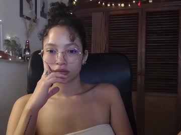 Treasuresz Chaturbate stream image from February 21, 2025