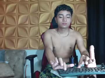 Camilowhites Chaturbate stream image from February 21, 2025