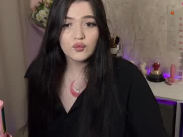 Moonrenata Chaturbate stream image from February 21, 2025