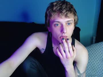 Axxxturel Chaturbate stream image from February 22, 2025
