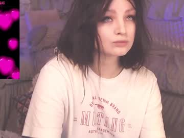 Britneybarker Chaturbate stream image from February 22, 2025
