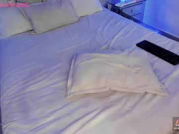 Carolinafox_ Chaturbate stream image from February 22, 2025
