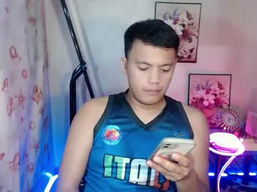 Asianhotclark Chaturbate stream image from February 22, 2025