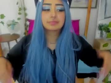 Lussyevans Chaturbate stream image from February 22, 2025