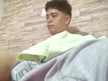 Whiis21 Chaturbate stream image from February 22, 2025