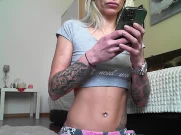 Prettyalmaa Chaturbate stream image from February 22, 2025