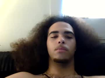 Lightskinnpapii Chaturbate stream image from February 22, 2025