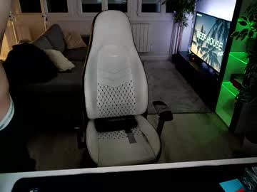 Loverussiang Chaturbate stream image from February 23, 2025