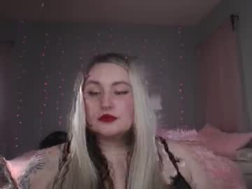 Queenaimee Chaturbate stream image from February 23, 2025