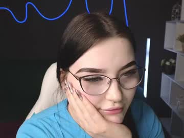 Milliedoll Chaturbate stream image from February 23, 2025