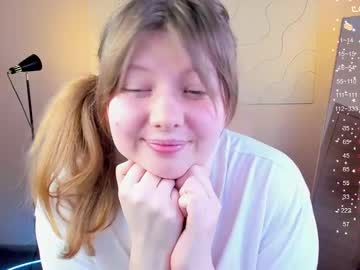 Vivianshy_ Chaturbate stream image from February 23, 2025