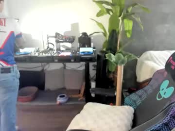 Pierrefitch Chaturbate stream image from February 23, 2025