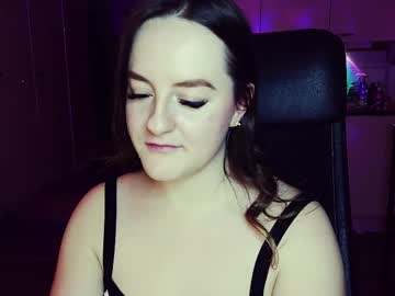 Darinamoon Chaturbate stream image from February 23, 2025