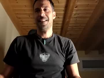 Doublefeeling Chaturbate stream image from February 24, 2025