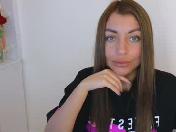 Linaaa_Moon Chaturbate stream image from February 24, 2025