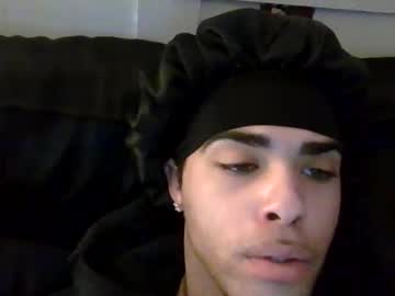 Lightskinnpapii Chaturbate stream image from February 24, 2025
