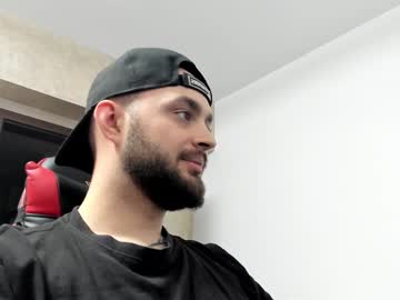 Killerbeexxx Chaturbate stream image from February 24, 2025