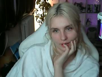Lizziecream Chaturbate stream image from February 24, 2025