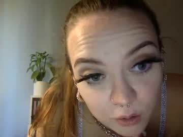 Xolillianxo Chaturbate stream image from February 25, 2025