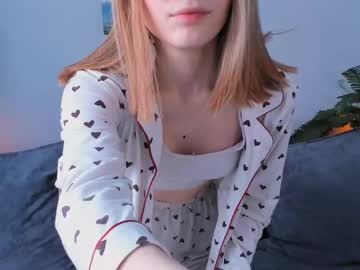Edaclose Chaturbate stream image from February 25, 2025