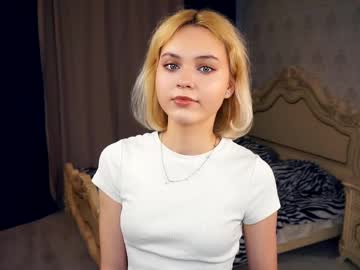 Sunnenderby Chaturbate stream image from February 25, 2025