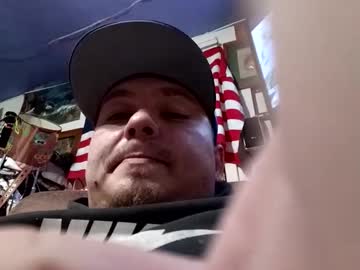 Hungyunginbull Chaturbate stream image from February 25, 2025