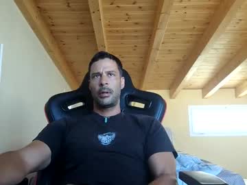 Doublefeeling Chaturbate stream image from February 25, 2025