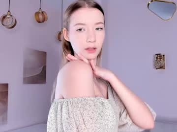 Sunnmoonn Chaturbate stream image from February 25, 2025