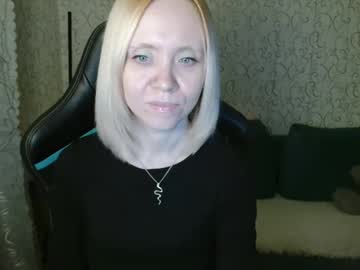 Angelcarly32 Chaturbate stream image from February 25, 2025