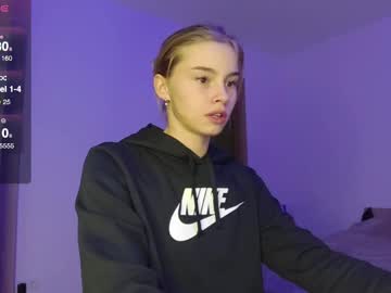 Roxxxie_Reid Chaturbate stream image from February 25, 2025