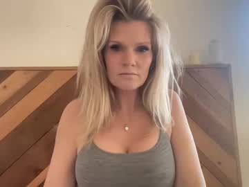 Chaslyyn Chaturbate stream image from February 25, 2025