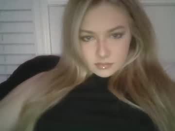 Amberlicioussss Chaturbate stream image from February 26, 2025