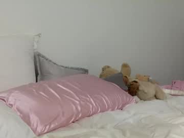 Valentinnaxoxo Chaturbate stream image from February 26, 2025