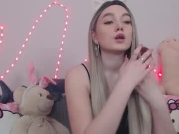 Lexilunaxo Chaturbate stream image from February 26, 2025