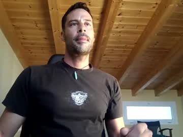 Doublefeeling Chaturbate stream image from February 26, 2025