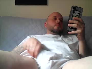 Aleeexxx4u Chaturbate stream image from February 26, 2025