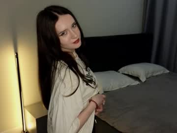 Lunabreeze Chaturbate stream image from February 26, 2025