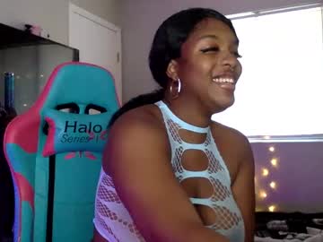 Phatjuicypeach Chaturbate stream image from February 27, 2025