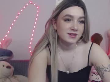 Lexilunaxo Chaturbate stream image from February 27, 2025