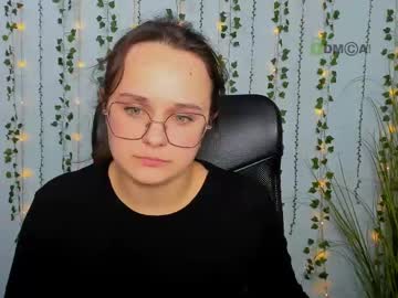 Emilly_Peach Chaturbate stream image from February 27, 2025